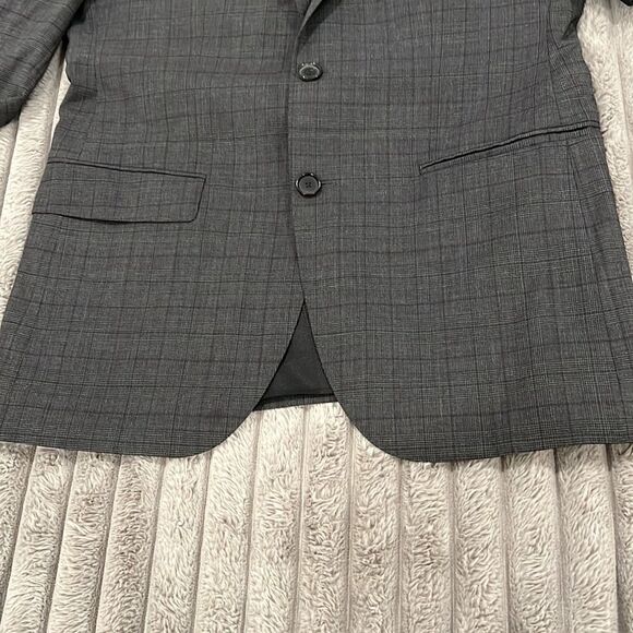 Hugo Boss Suit - Picture 13 of 16